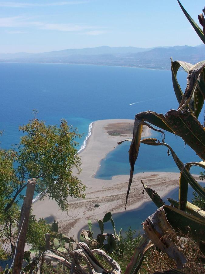 A Casa Di Peppino Villa Greco Tindari Bagian luar foto
